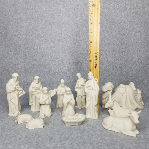 Maryetta Fine Porcelain 13pc Nativity Set Christmas Nativity Holiday Decor White - Picture 7 of 8